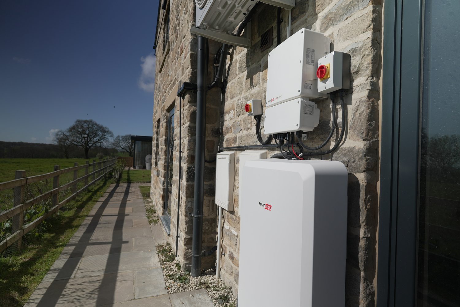 Heat Pumps and Solar Panels: The Perfect Home Energy Combination